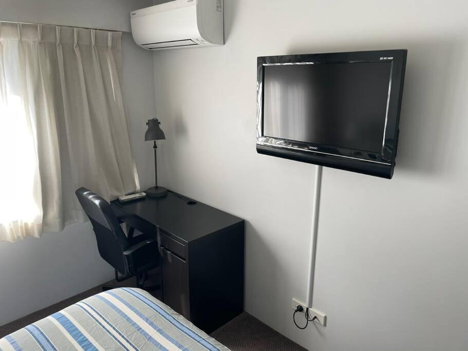 2 Beds 2 Baths Apt In Braddon Cbd - Pool, 1 Free Parking, Gym Apartment Canberra Exterior photo